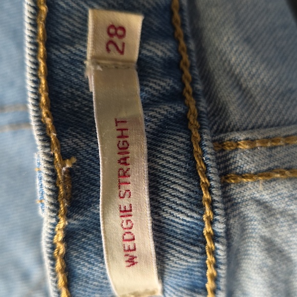 Levi’s Wedgie Straight Jeans High Waisted in Tango Fray Light Wash Distressed 28 - Picture 6 of 8